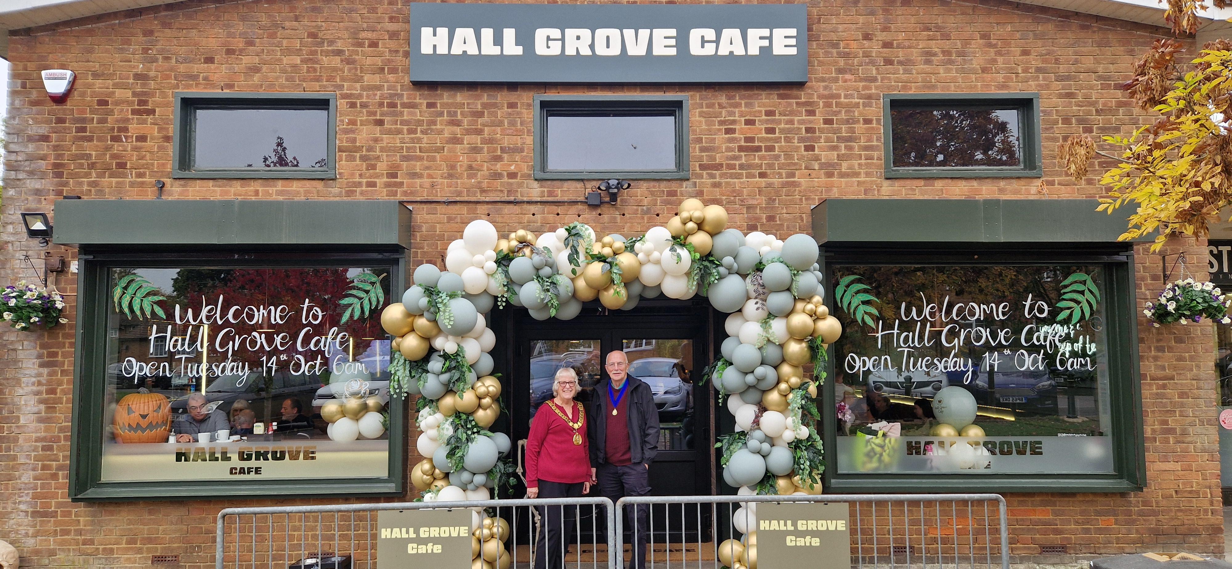 Mayor visits Hall Grove Cafe