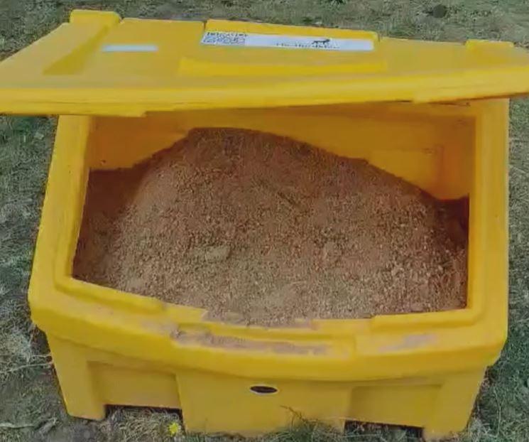 Grit bin