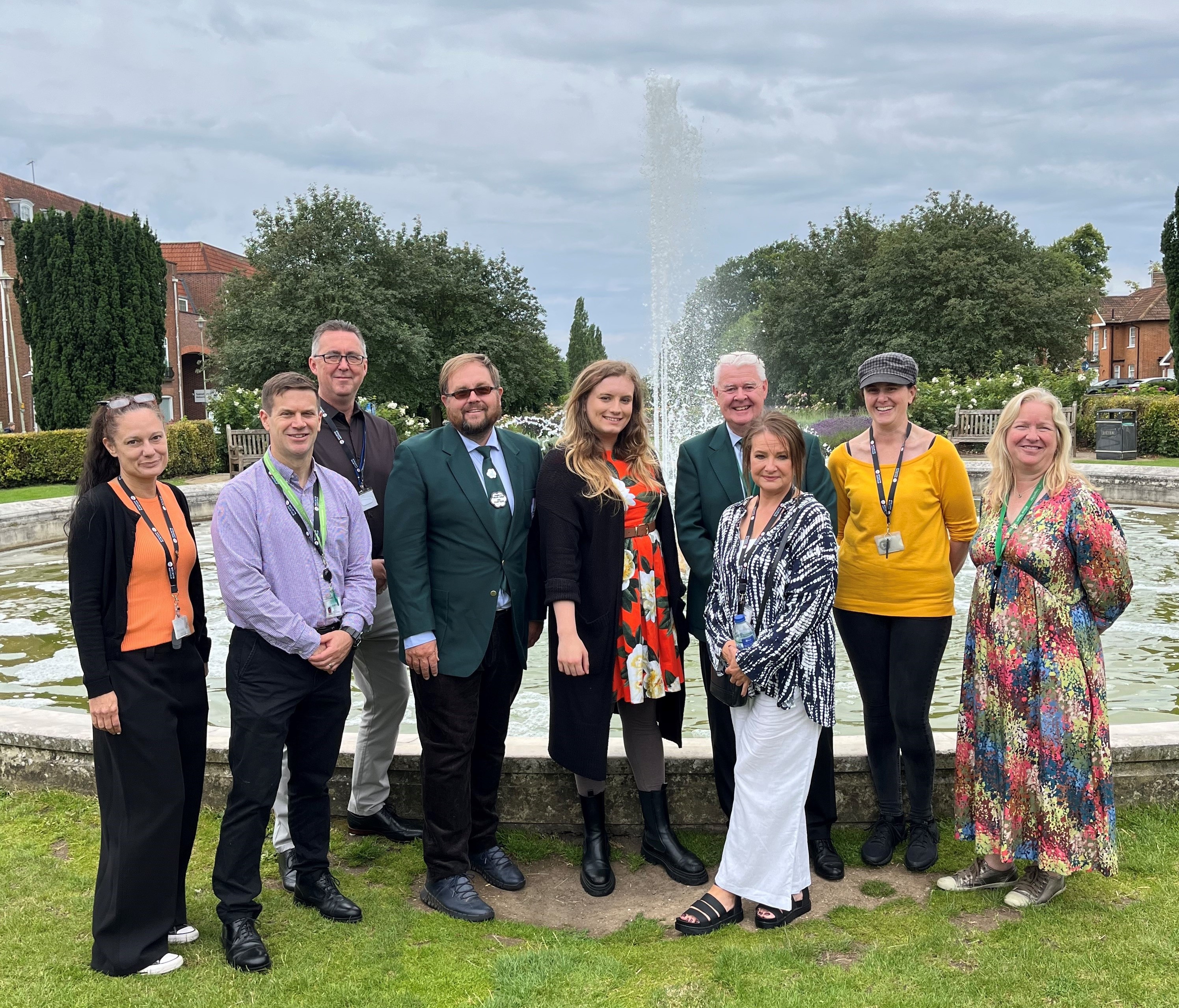 Anglia in bloom competition 2024 judges ian chatters left and john crawley with cllr sandreni bonfante and officers from whbc at coronation fountain in welwyn garden city