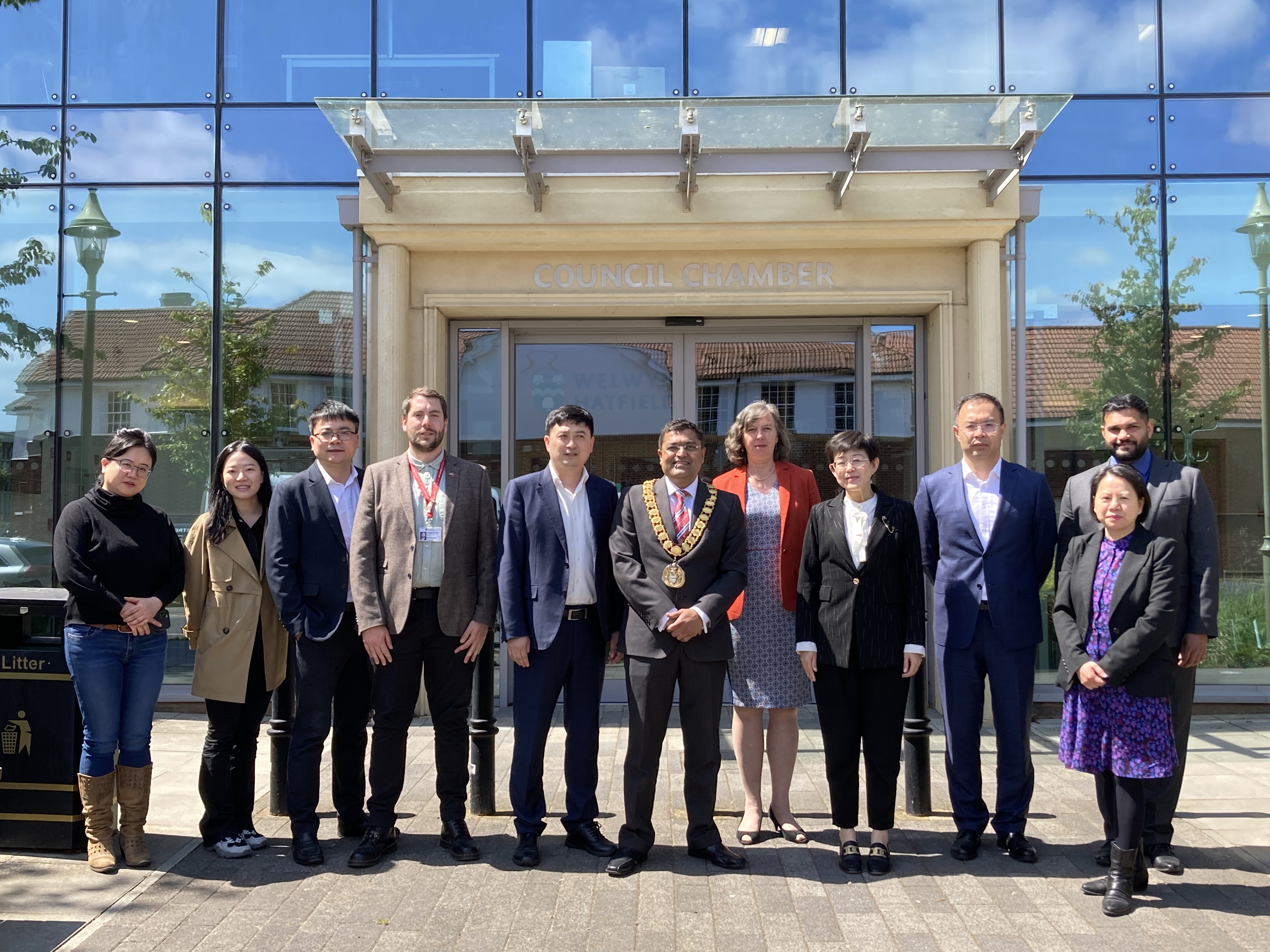 The chief executive and mayor of Welwyn Hatfield with Chinese delegation