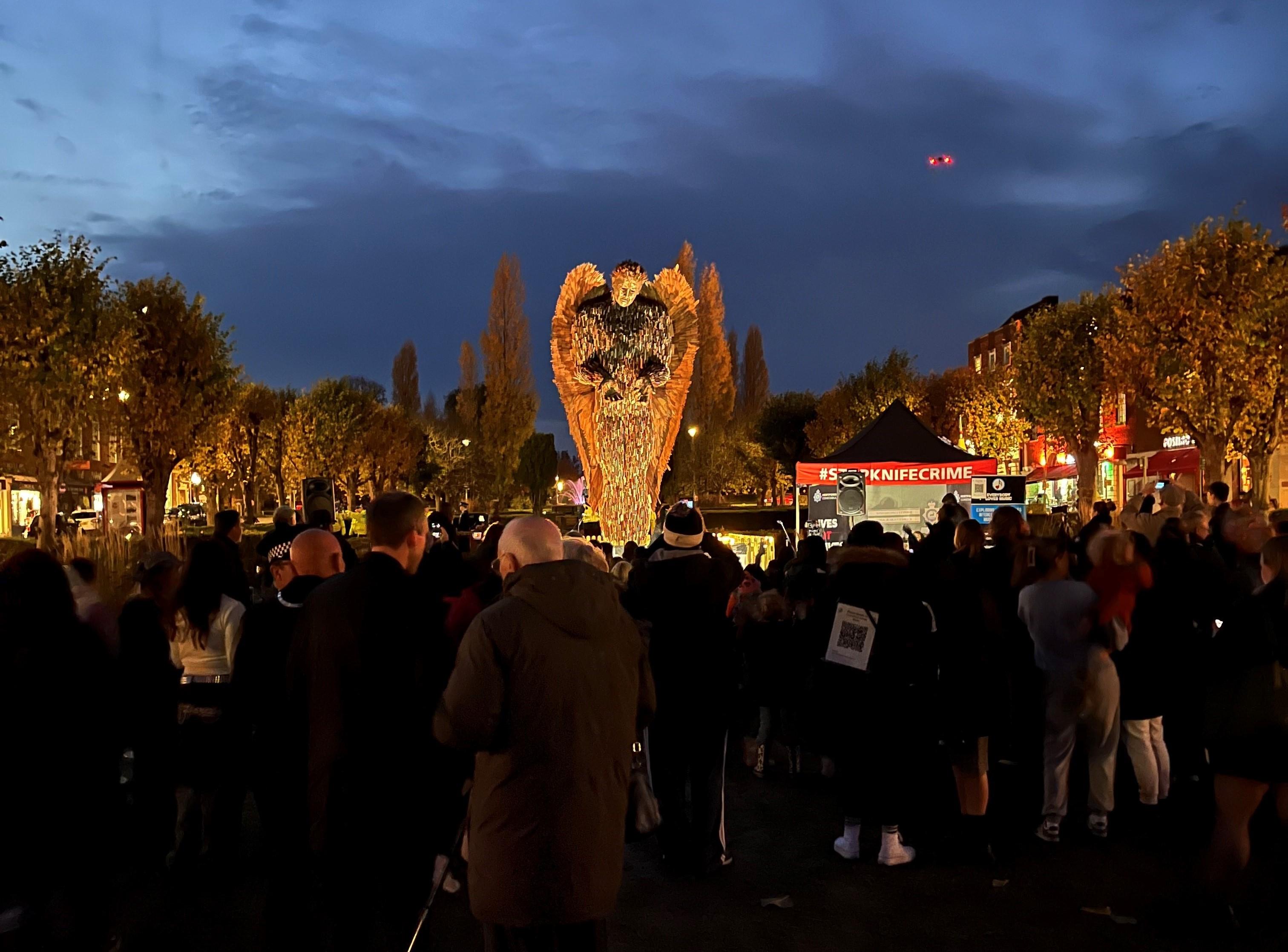 Knife angel closing ceremony crowd 30 10 25